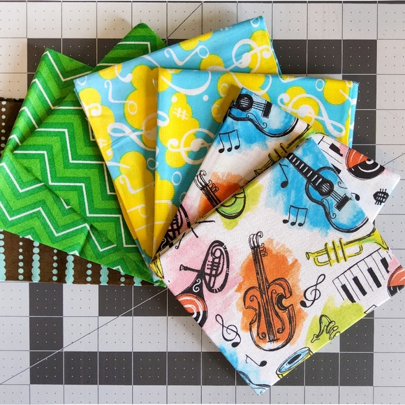 Cotton Quilting Craft Fabric Fat Quarter 90s Novelty Geometric Pink Green Blue - Picture 5 of 6